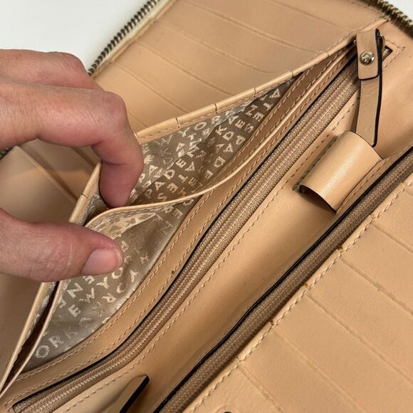 Kate Spade Knightsbridge Large Travel Wallet Ivory Embossed Leather - Picture 5 of 8